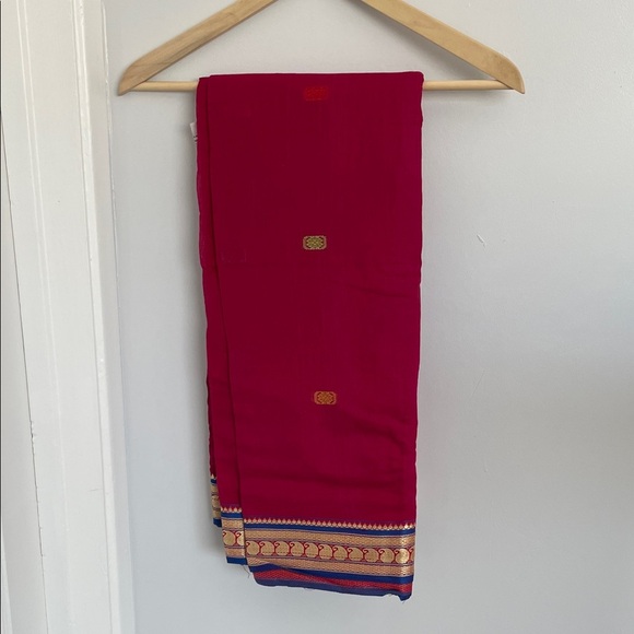 Vibrant Red and Gold Nine yards nauwari Saree - Picture 2 of 6